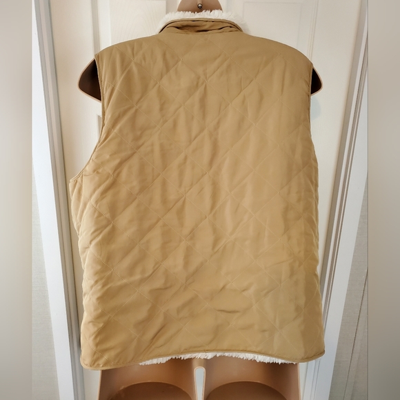 Reversible Sherpa Vest - Picture 7 of 12